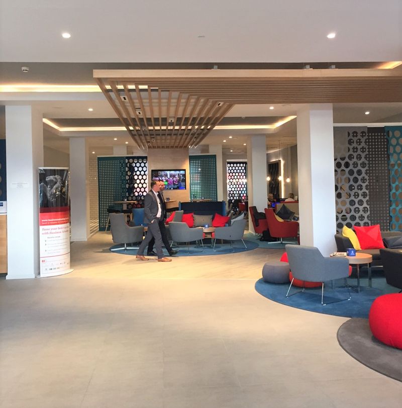 Holiday Inn Express Portsmouth — photograph 2